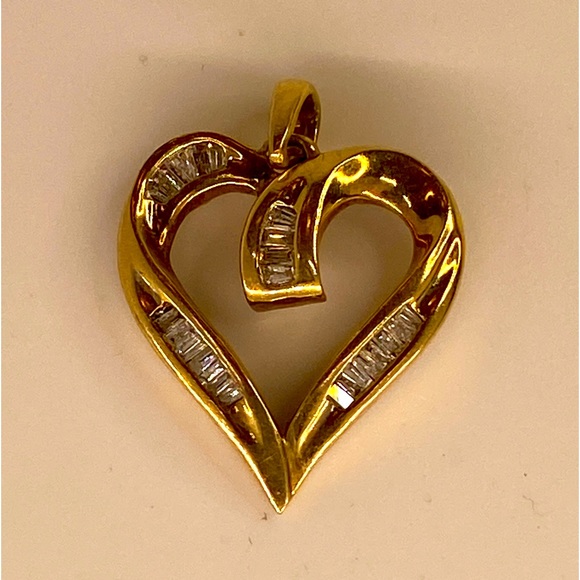 Diamonds and Gold Heart Pendant. Gorgeous - Picture 1 of 6
